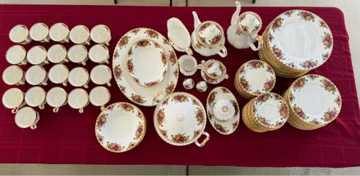 125 pieces Vintage Royal Albert Old Country Roses Dinnerware