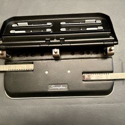 Swingline 3 Hole Punch
