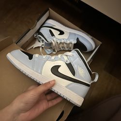Jordan 1 Mid 