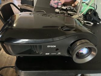Projector and  projector screen