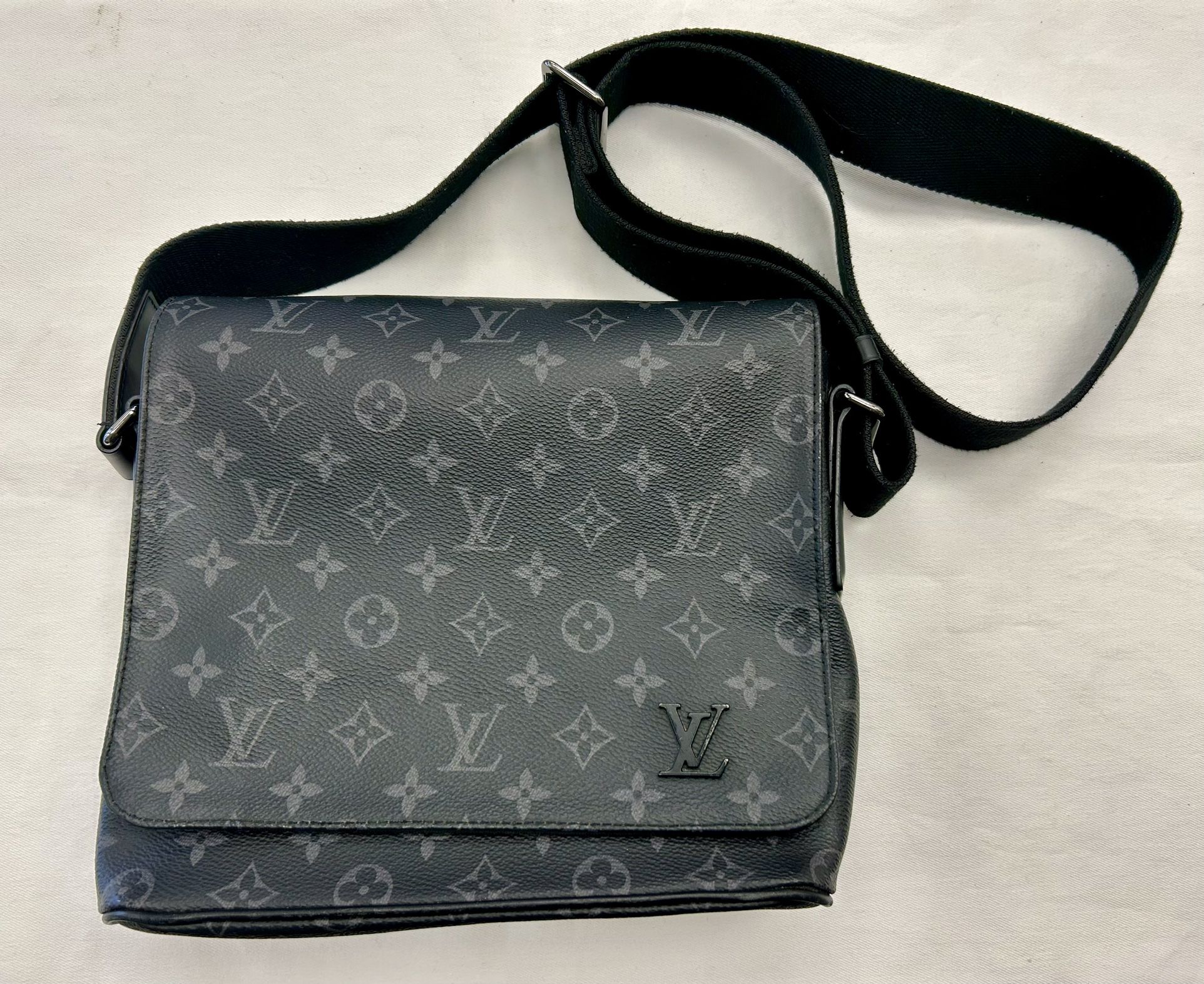Louis Vuitton Monogram District PM Crossbody M45272 Pre-owned