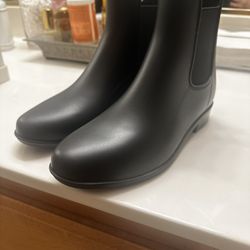 Rain Boots Women’s Size 6 (Black)