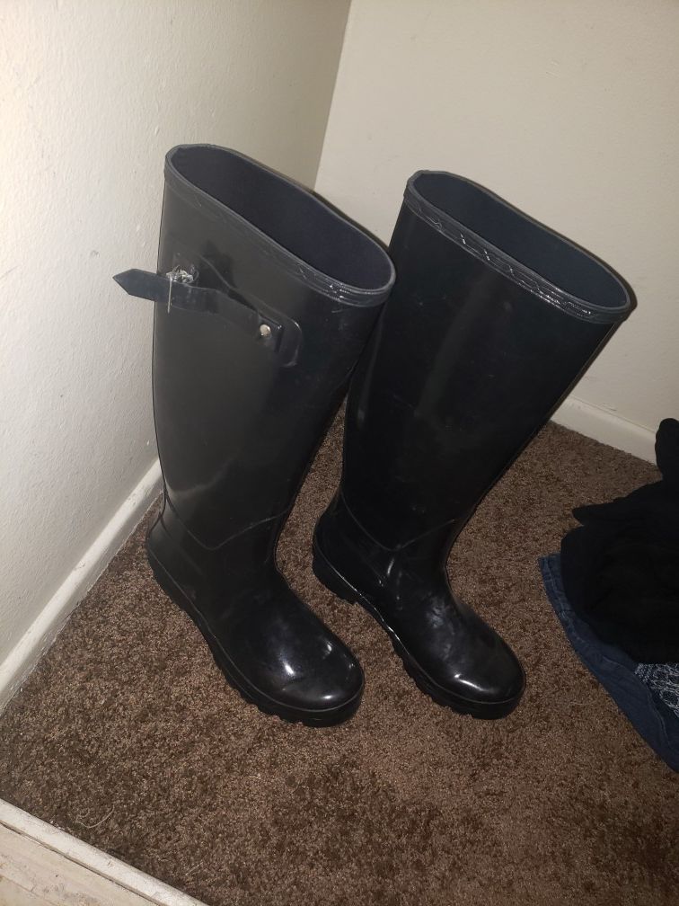 Tall rain boots, size 8
