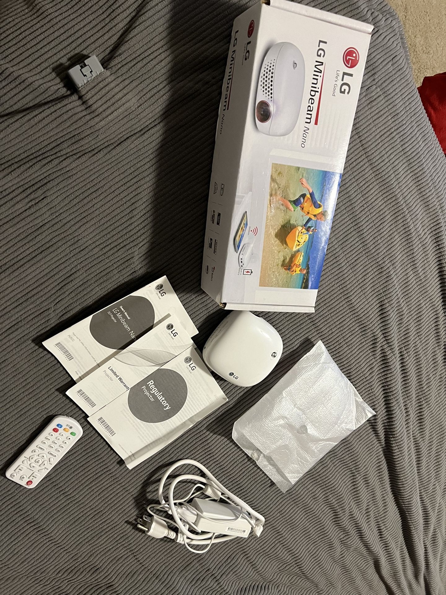 LG projector PV150G