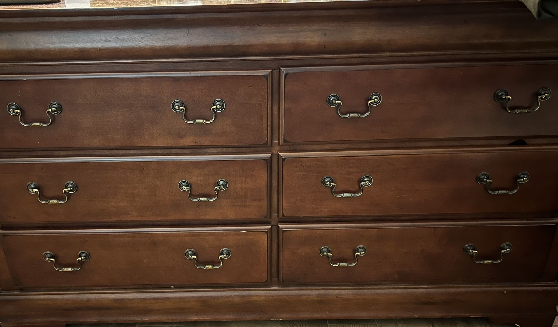 King sized sleigh bed with matching dressers.