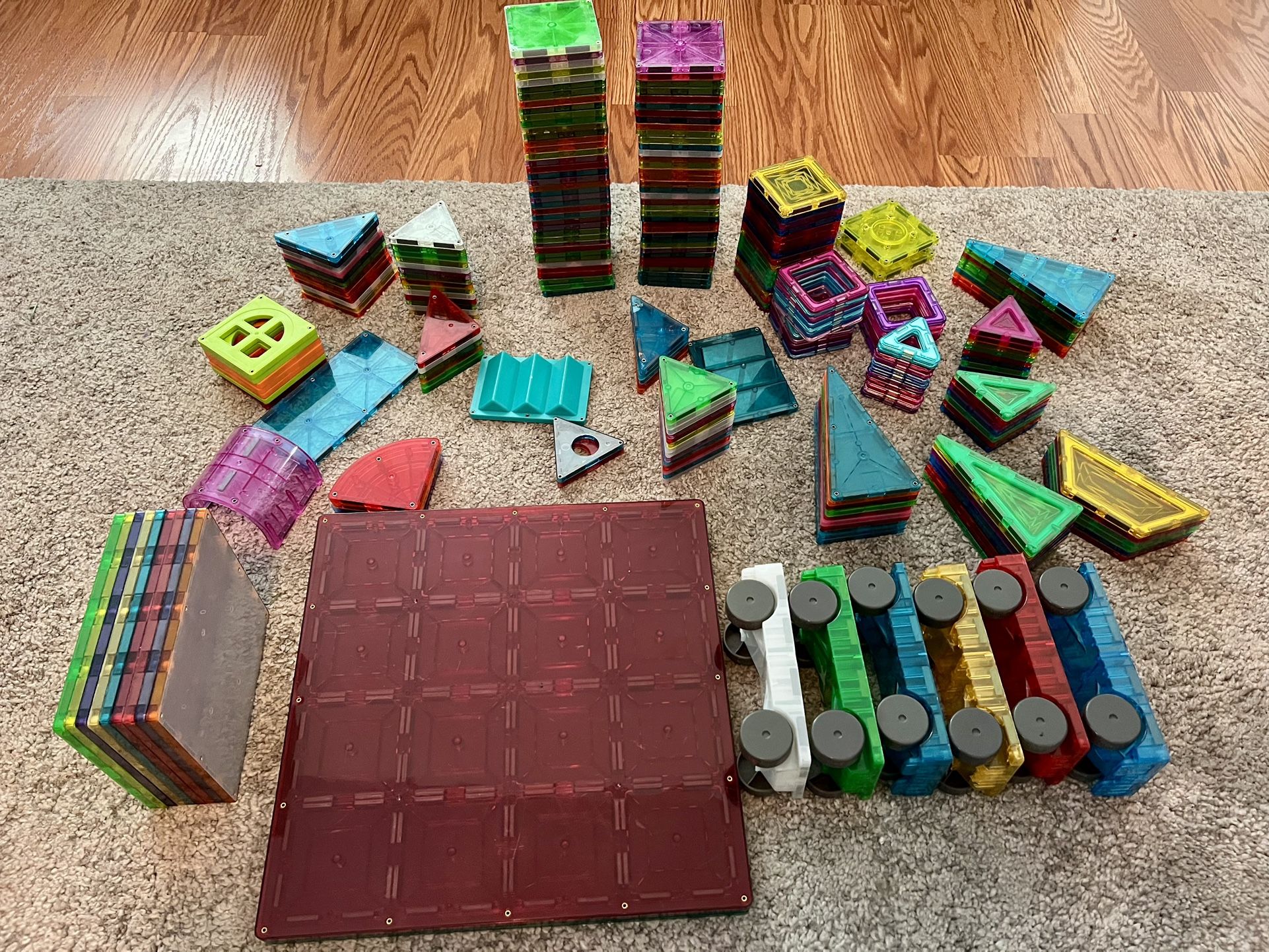 Over 150 Magna tiles 