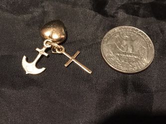 14k solid gold 3 in 1 pendant. Grams: 2.4