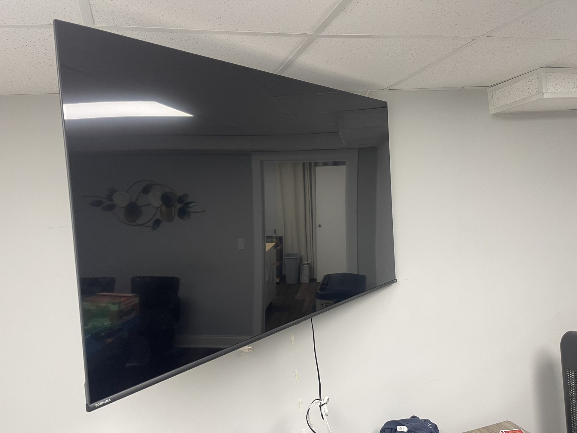 Moving Sale 2024 Toshiba 4k Ultra 65” Flatscreen Model 65c350 8 Month Old Box And Remote Included 