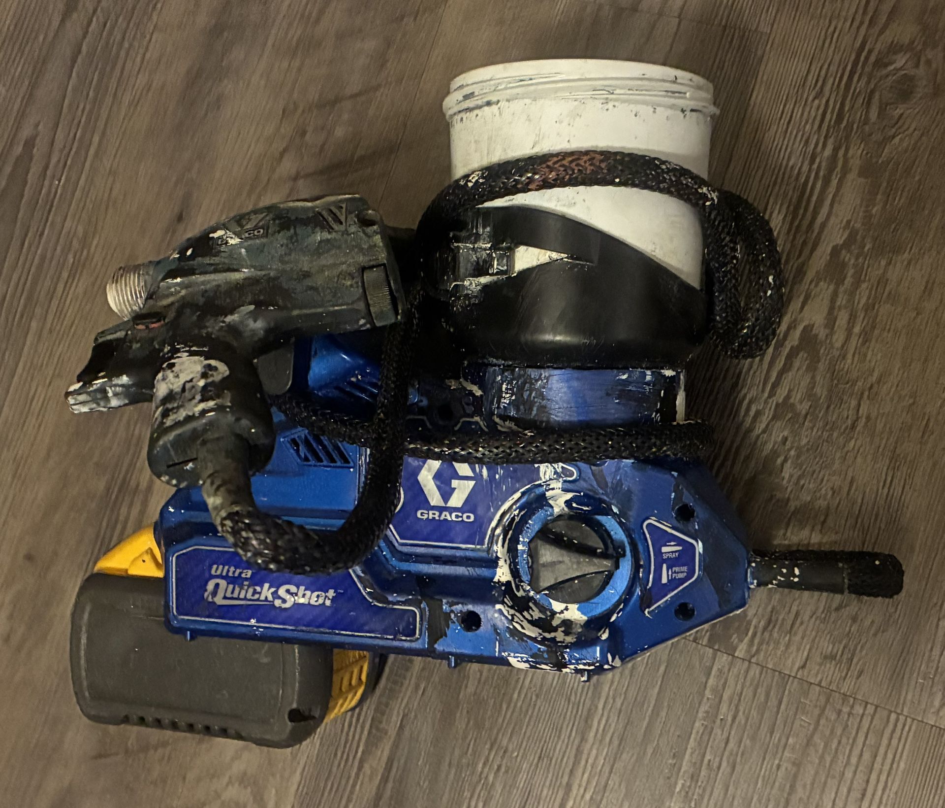 Graco Ultra QuickShot Airless Sprayer Powered by Dewalt 9ah Flexvolt Battery