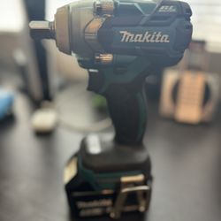 Makita 18v  Brushless 1/2in Impact Wrench 