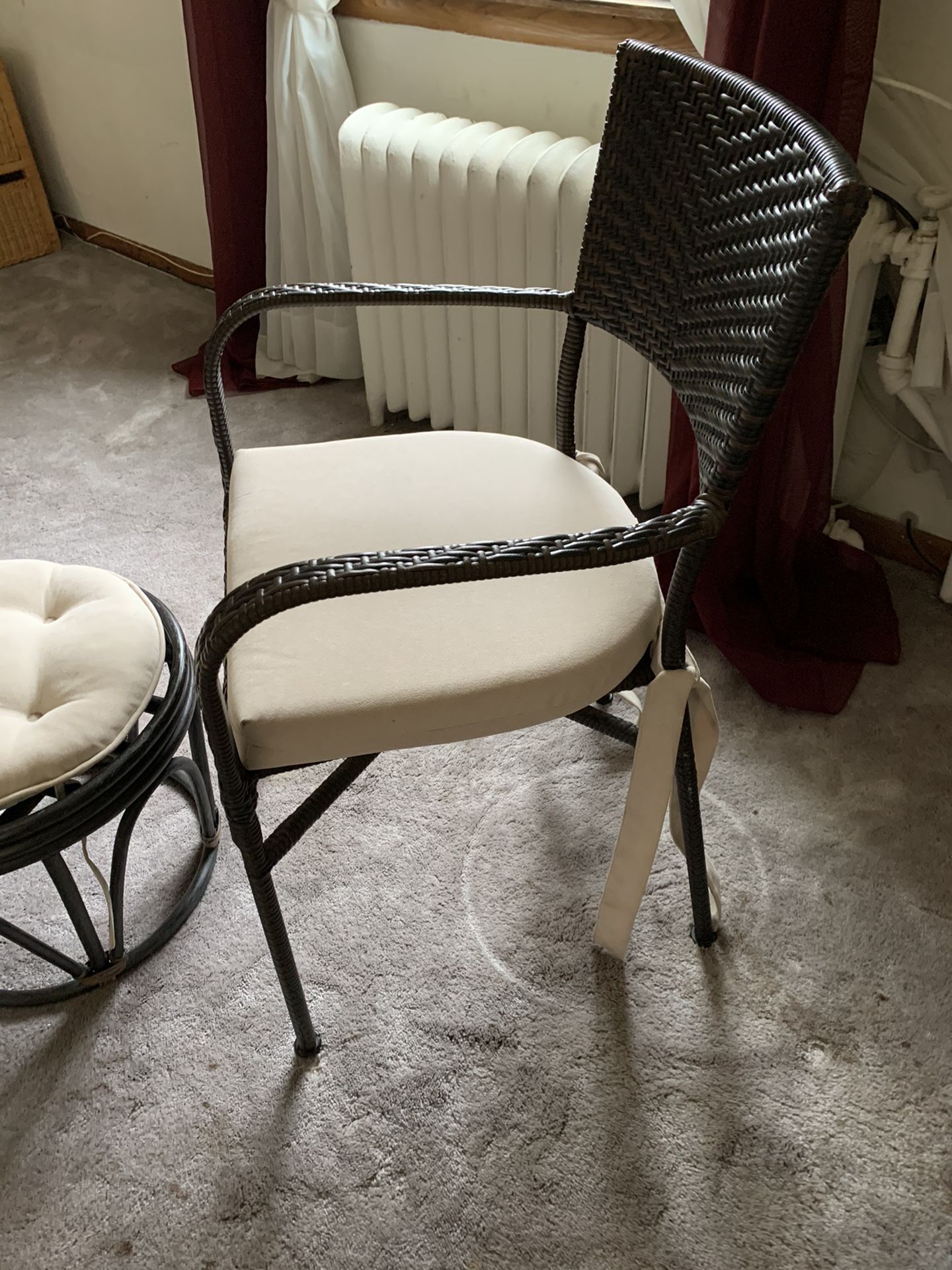 Wicker indoor/outdoor chair & ottoman