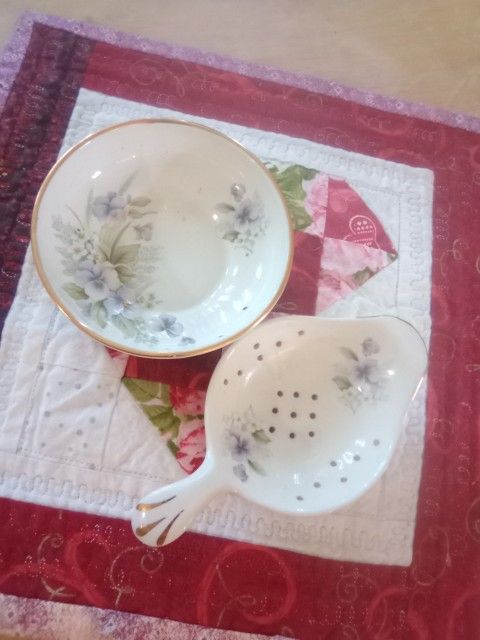 Vintage 24k Gold Trimmed Tea Strainer Set