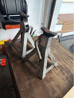 Jack stands