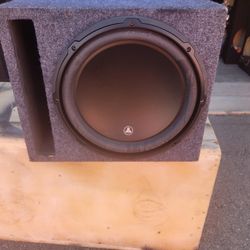 UNA BOCINA Y AMPLIFIER 