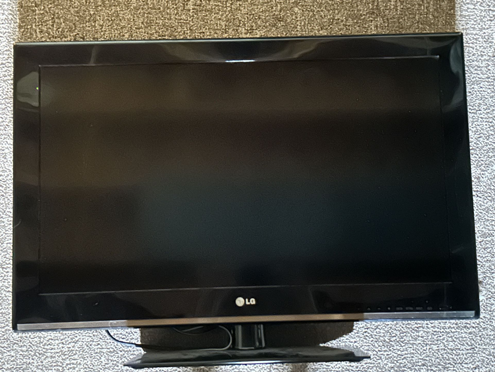 LG 32” HD 720p LCD TV
