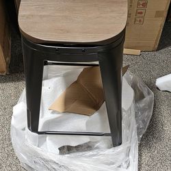 New In Box Yaheetech Bar Stools