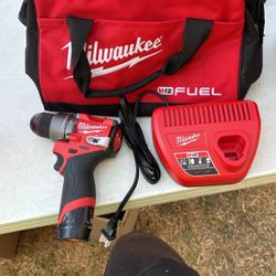 Milwaukee M12 Fuel Hammer Drill Kit 