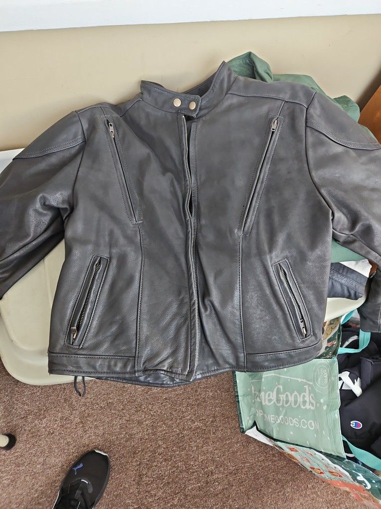 Womens Biker Jacket   Excelent  Condition. Size Large. PICK UP ONLY.  