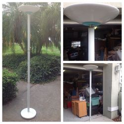 White floor lamp with adjustable lighting