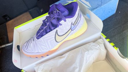 Nike Basketball Sneaker White Purple Yellow