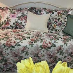 Vintage Heart Daybed