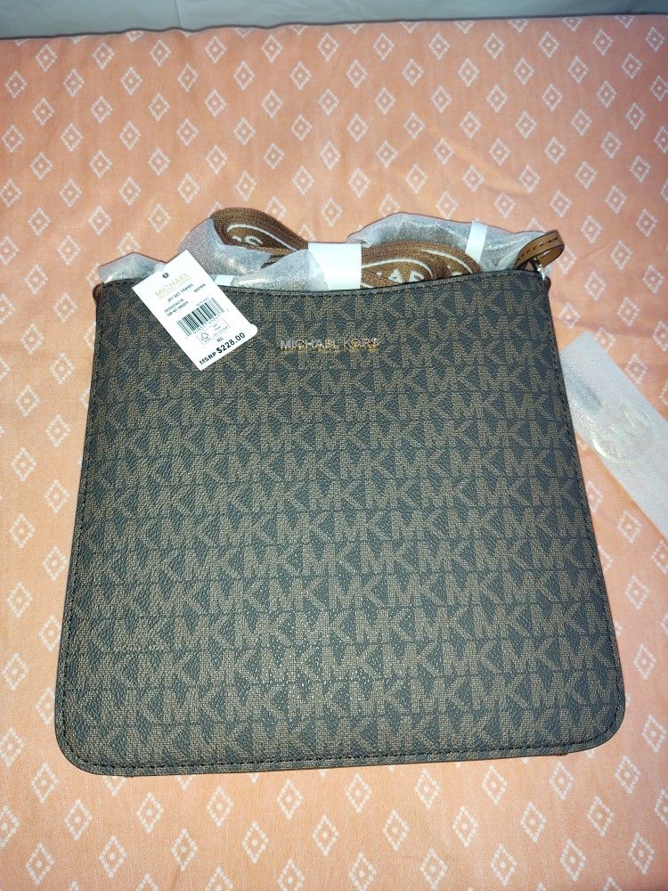 Michael Kors Jet Set Travel Crossbody Bag