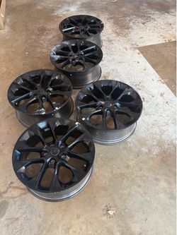 Stock Jeep Wrangler JL Wheels