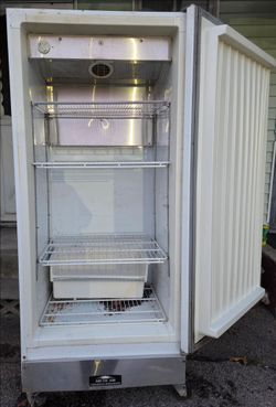 Arctic Air Model R22CW10 Commercial Refrigerator, Single Door, White, NSF