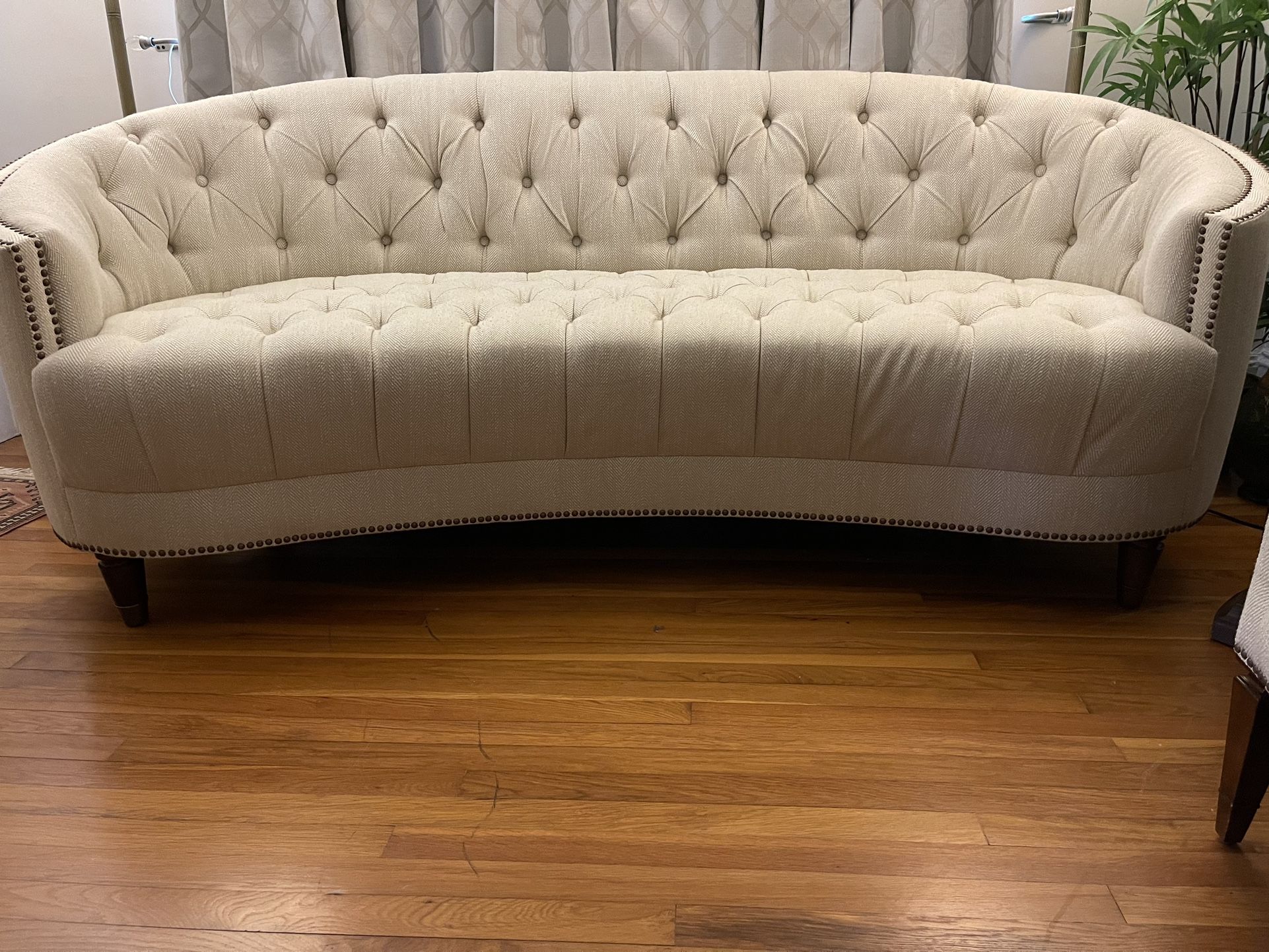 Tufted couch and tufted chair excellent Condition no Pets No smoke