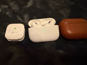 Apple AirPods Pro 2nd Gen with Leather Case