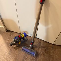 Dyson V8 Vacuum Cleaner