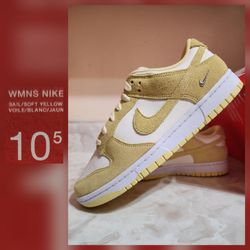 Women's Size 10.5 Nike Dunk Low