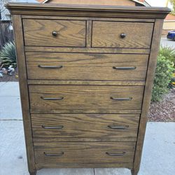 Solid Wood 6 Drawer Dresser Chest of Drawers Furniture Excellent Condition Originally $800