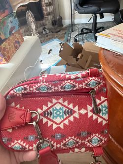 🤠 Wrangler Crossbody Phone Bag – $25 🤠