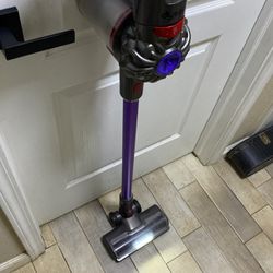 Dyson V8 Cordless Vacuum With New Battery