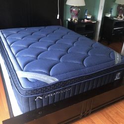 Dreamcloud Luxe Hybrid Queen, Practically New, Returned after 4 weeks