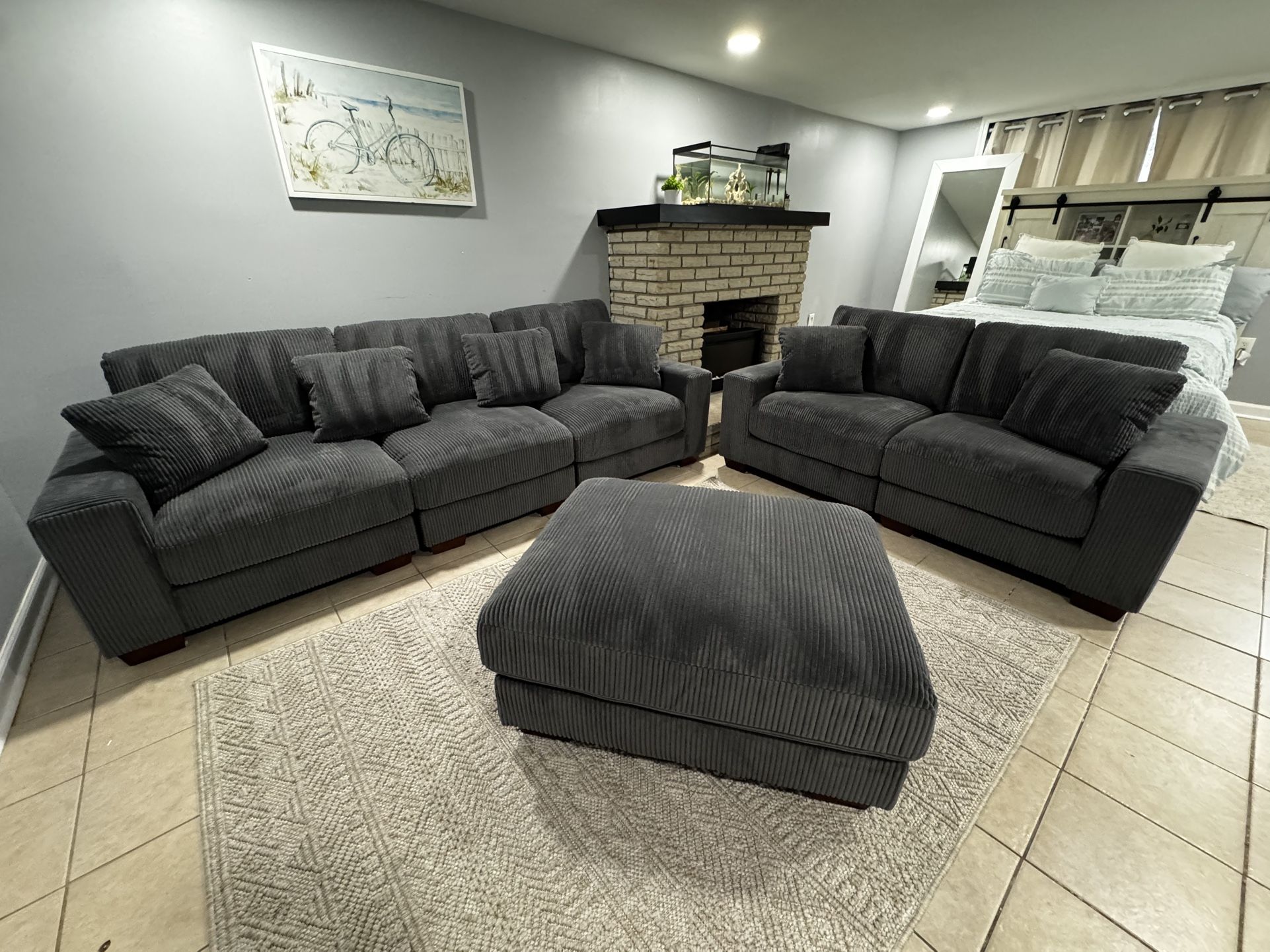 FREE DELIVERY AND INSTALLATION - 🚚 Brand New in Box 📦 Gray 6 Pieces Modular Set