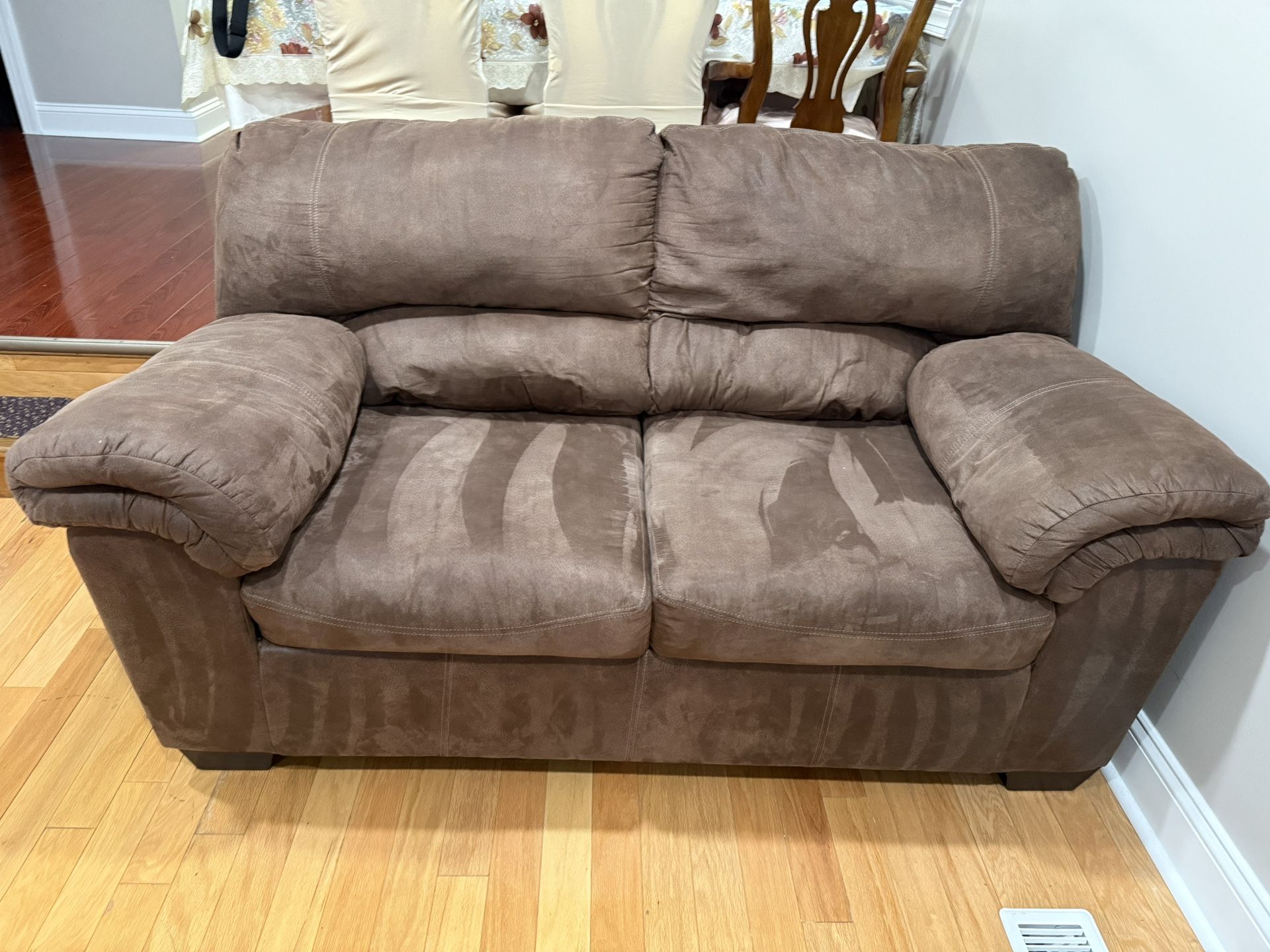 Signature Design By Ashley Benton Loveseat