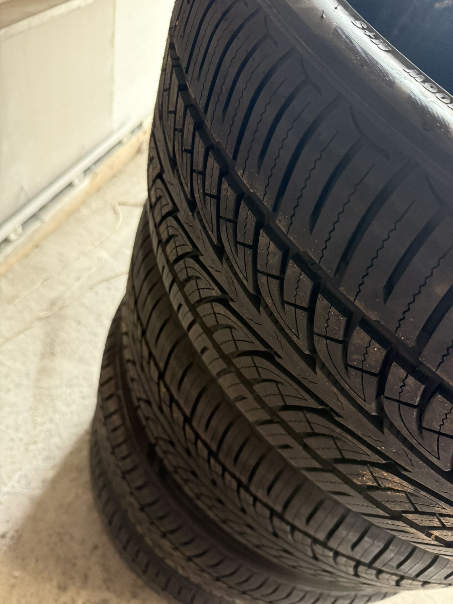 4 Brand New Tires 225/55ZR22