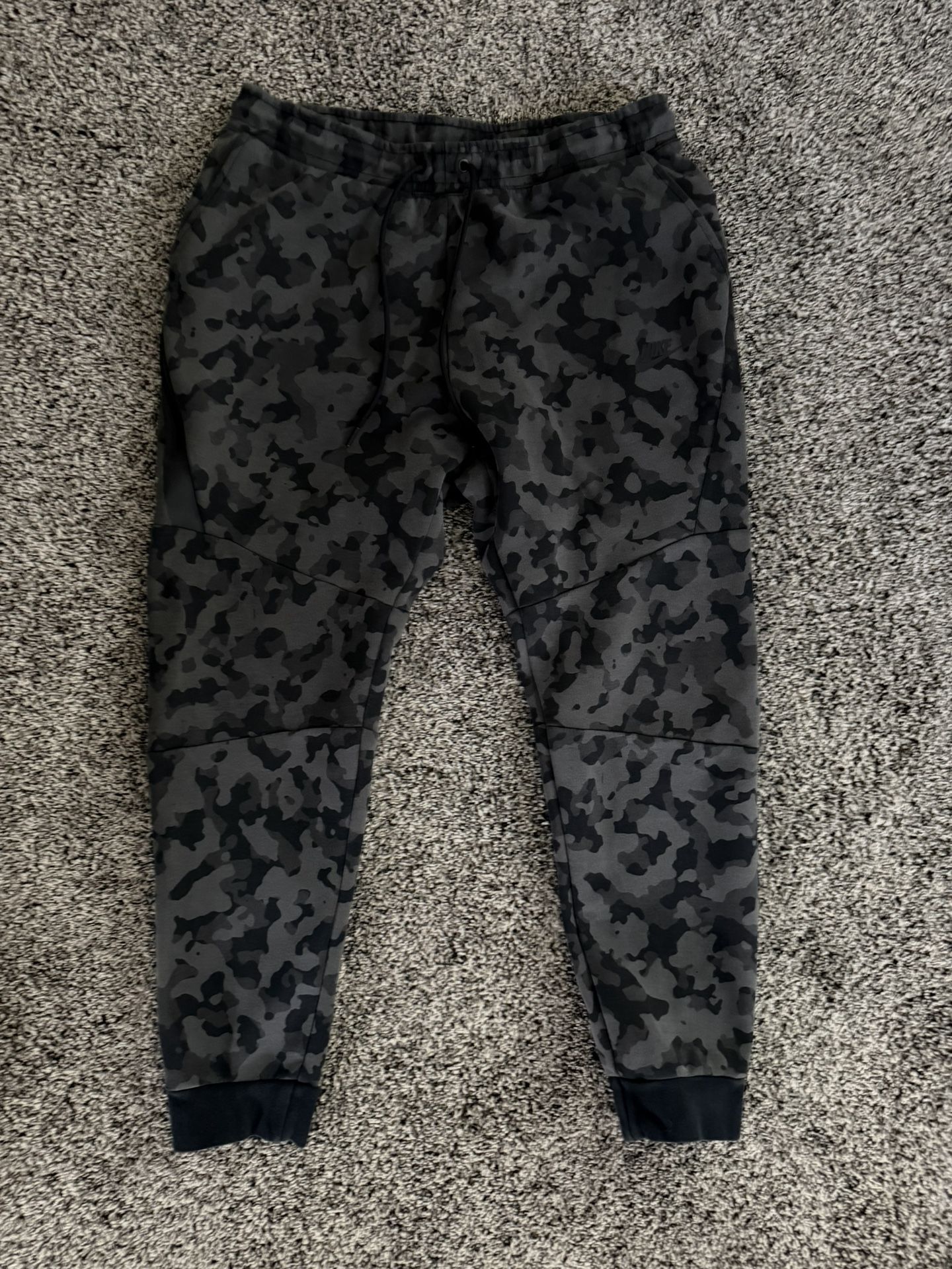 MENS NIKE SPORTSWEAR PRINTED TECH FLEECE SLIM FIT BLACK CAMO JOGGERS PANTS SIZE LARGE