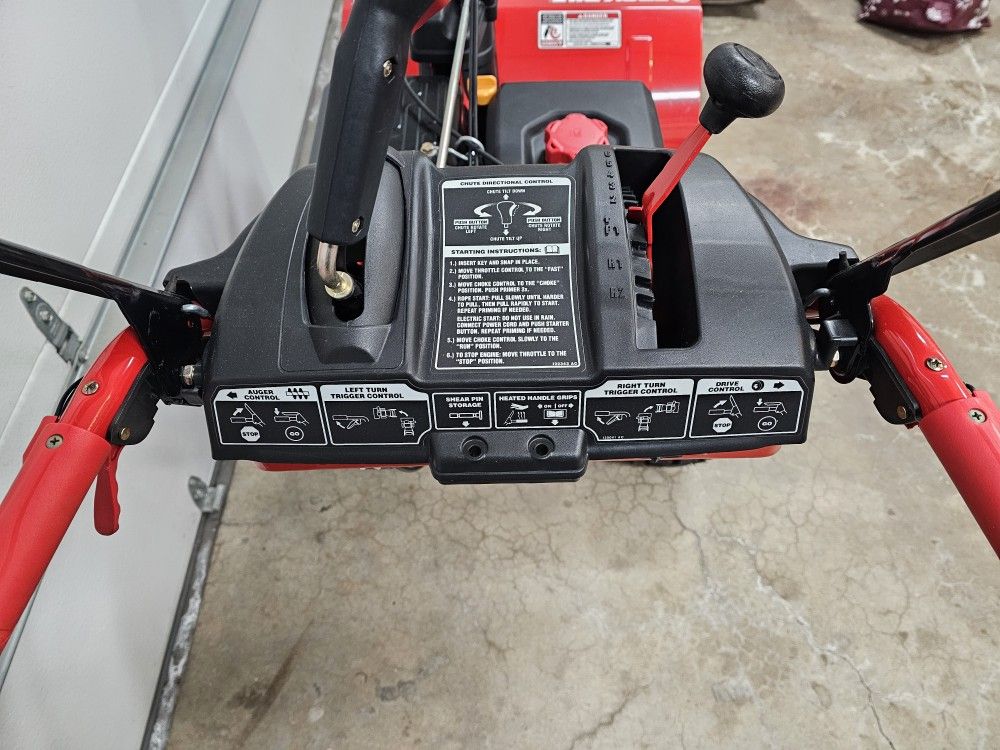 Troy Bilt 28 Inch Wide Snowblower Like Brand New Snowthrower 3 Stage
