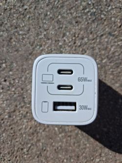 65 watt usb charger 3 ports with 6 cables