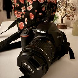 Nikon D3500 DSLR Camera w/ 18–55mm Lens – Works Great