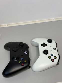 2 Genuine Xbox One Wireless Controllers – Tested & Working