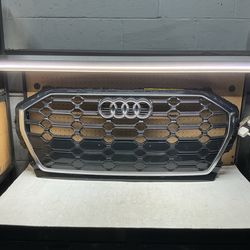 2021 - 2024 AUDI Q5 SQ5 - UPPER GRILLE OEM