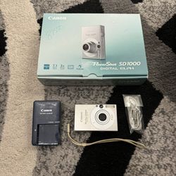 Canon PowerShot Digital ELPH SD1000 7.1MP Digital Camera Silver Tested & Working