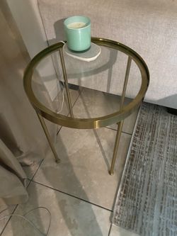 Round coffee tables