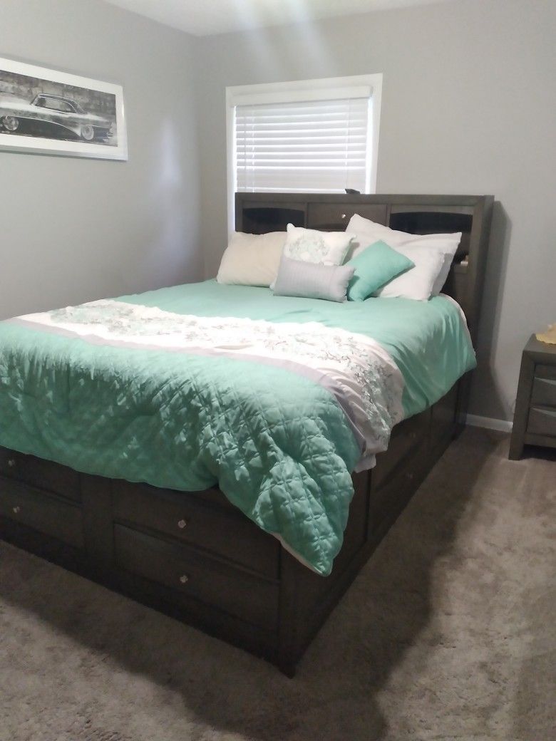 Queen Bedroom Set