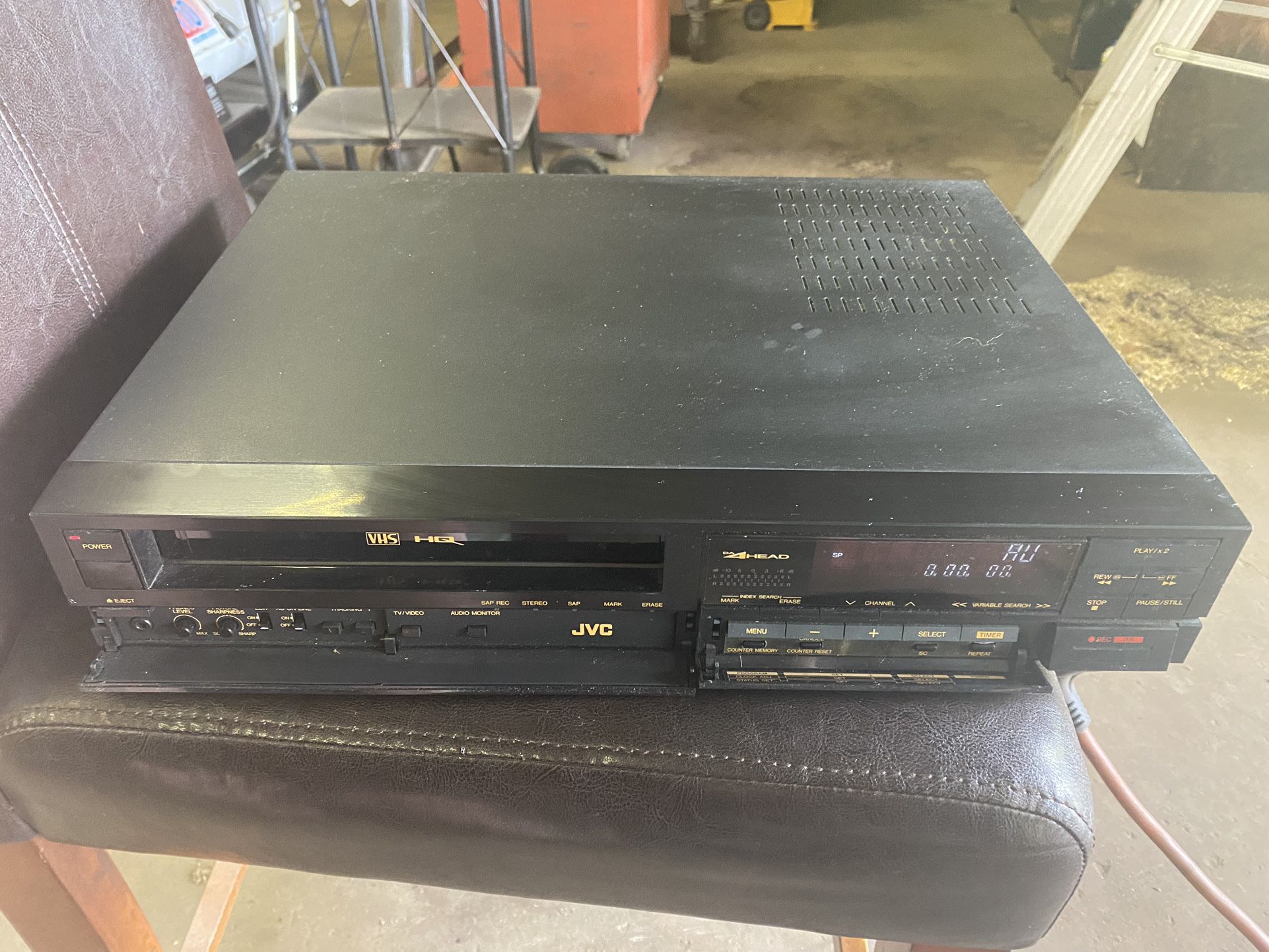 Vintage 1980s JVC video cassette recorder HR-D75OU