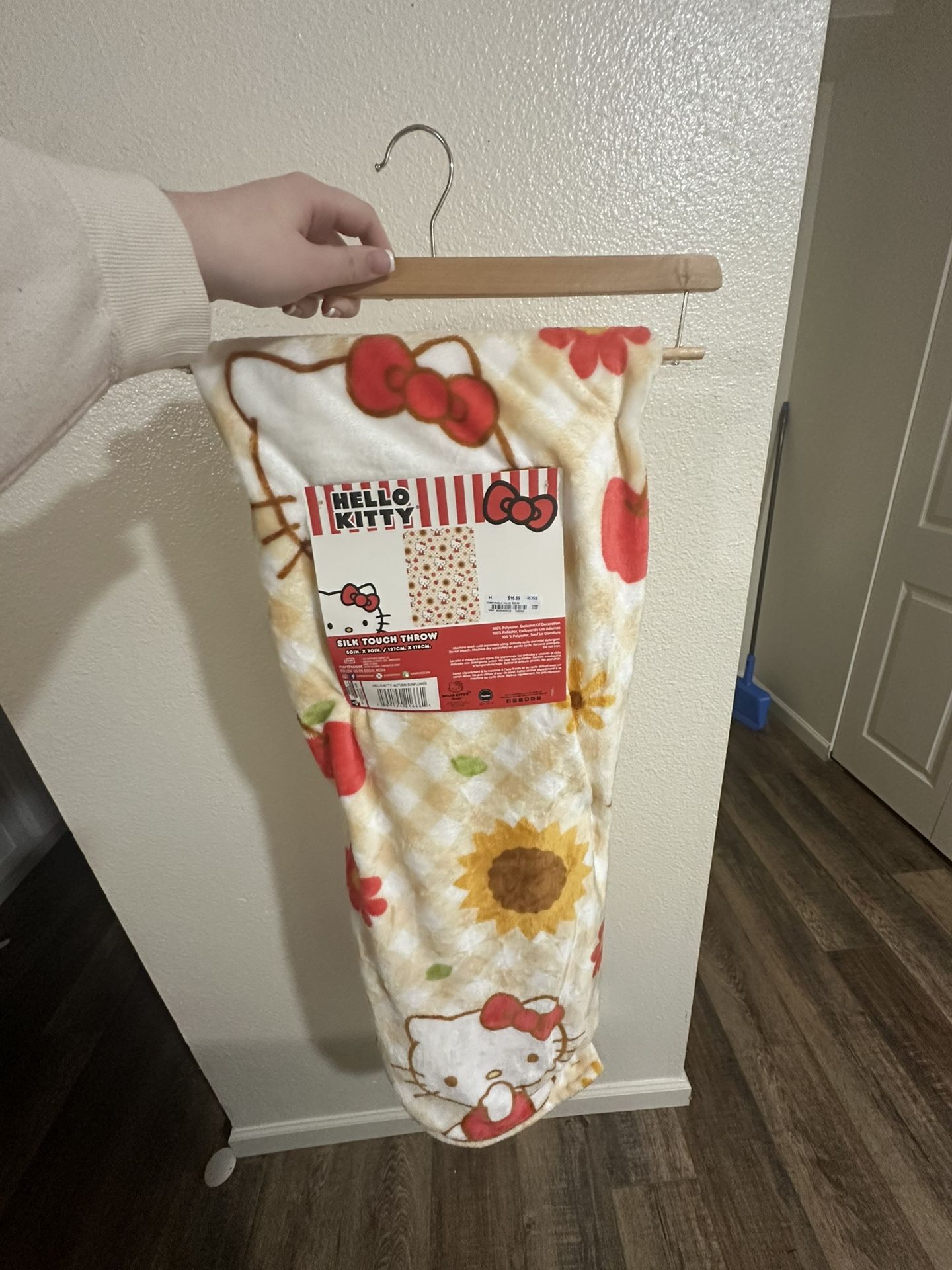 Hello Kitty Fall Throw Blanket